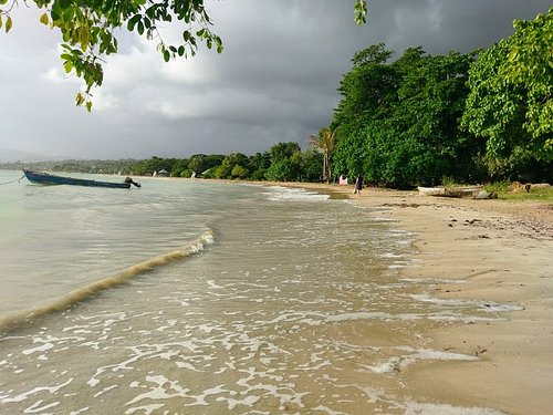 Beach route near St. Thomas food stops